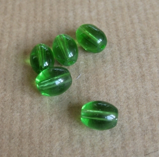 Бусина чешское стекло, свет.зеленая, Овал, 8*6 мм, R10141