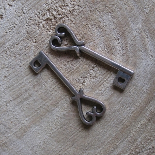 Подвеска Ключ 33, металл, серебро, 25*8 мм, R1370