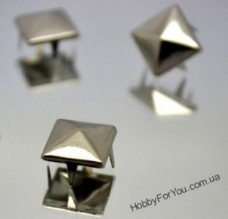 Заклепка-братц Пирамида, серебро, R0197