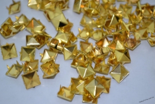 Заклепка Пирамида, золото, 9 мм - R0250